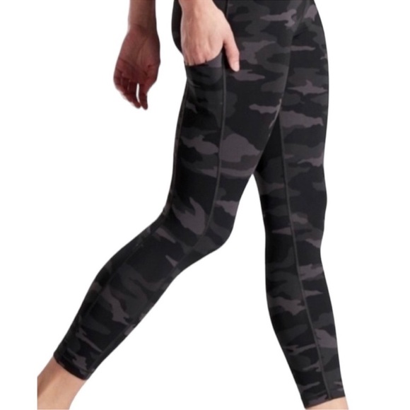 Athleta Ultimate Camo 7/8 Tight Medium - Picture 10 of 10
